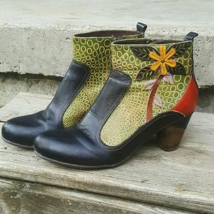Spring Step L'artiste Booties